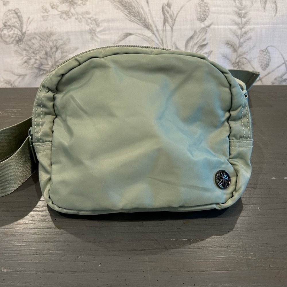 GAIAM Yoga Green Fanny Pack Belt Bag - Picture 2 of 11
